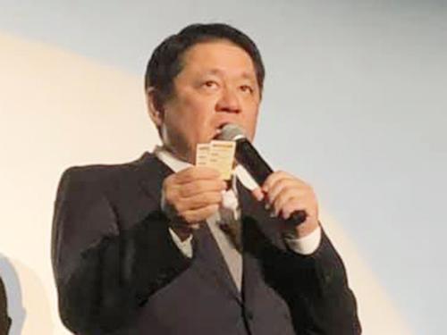 あいさつする齊藤勝久社長